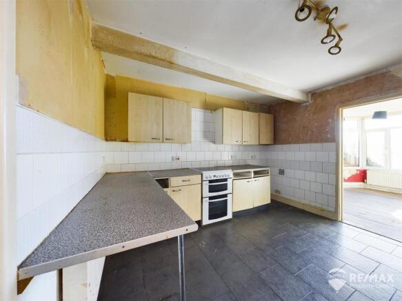 Kitchen 2.jpg