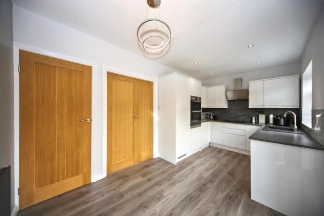 3 bed Semi-Detached for sale Image 9