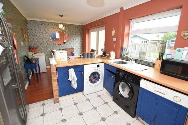 open plan kitchen & dining room