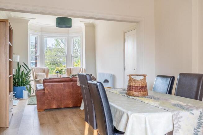 5 bed Town House for sale Image 5