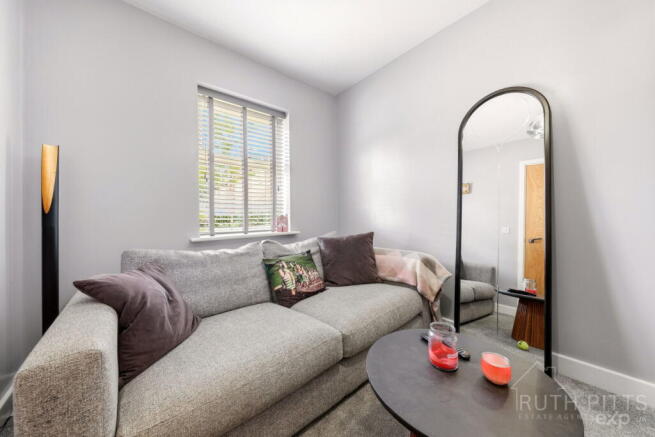 5 bed Detached for sale Image 4