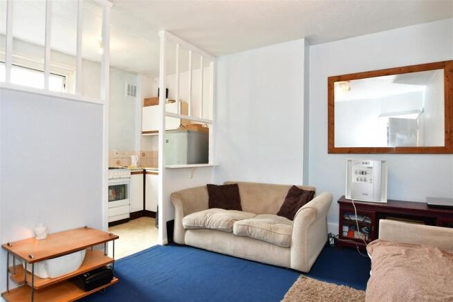 Lounge/Dining Area