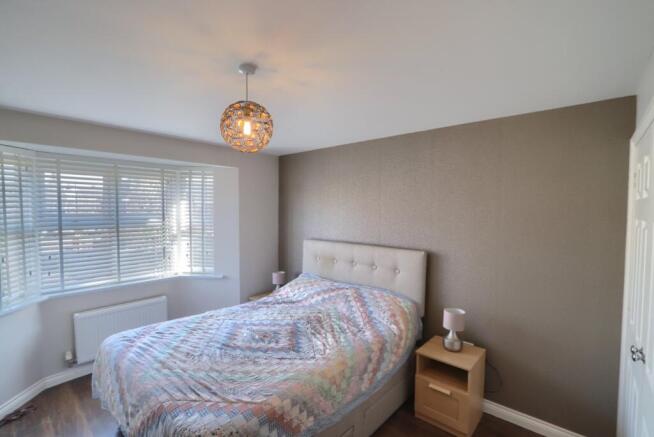 2 bed Flat for sale Image 5
