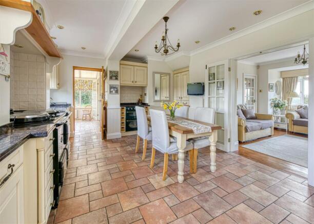Awbridge House-kitchen3.jpg