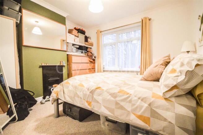 bed 2 (2).jpg