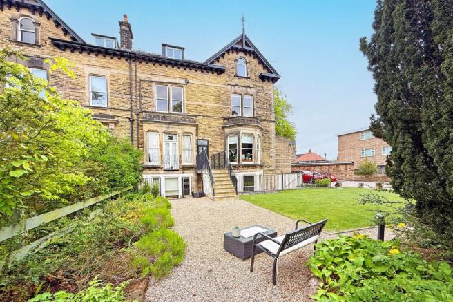 2 bed Flat for sale Image 12