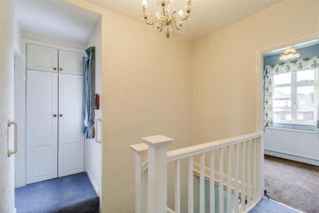 4 bed Semi-Detached for sale Image 8