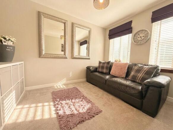 5 bed Detached for sale Image 9