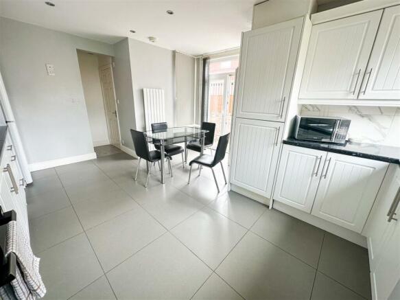 ALTERNATE VIEW OF KITCHEN/BREAKFAST ROOM