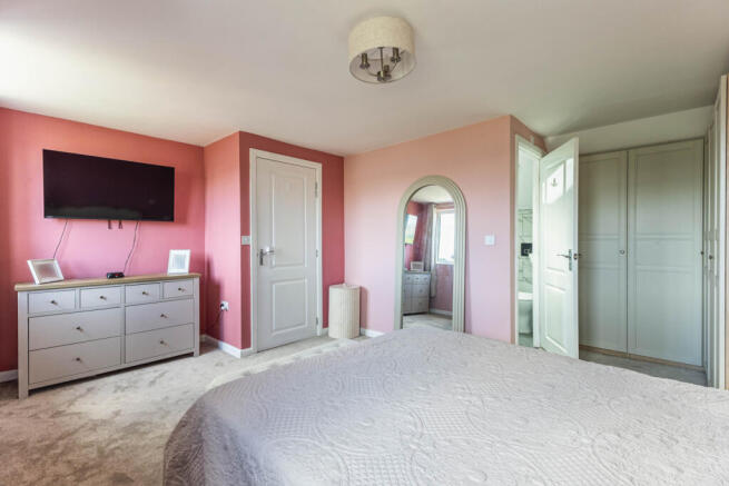 4 bed Semi-Detached for sale Image 11