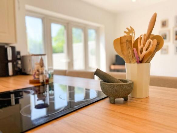 3 bed Semi-Detached for sale Image 6