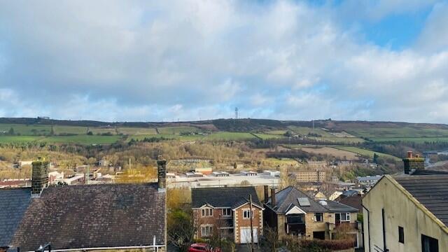 3 bed House to rent Image 8