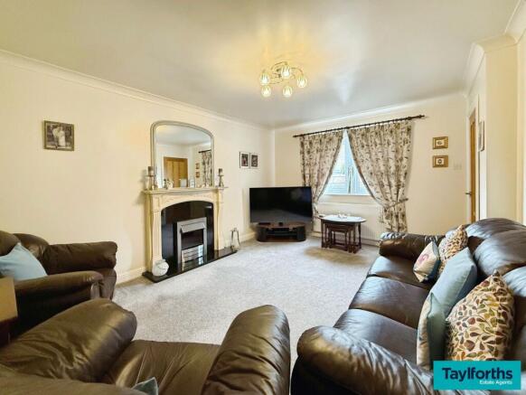 3 bed Semi-Detached for sale Image 8