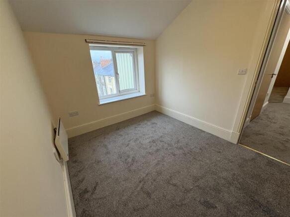 2 bed Flat to rent Image 6