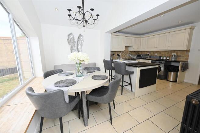 3 bed Detached for sale Image 6