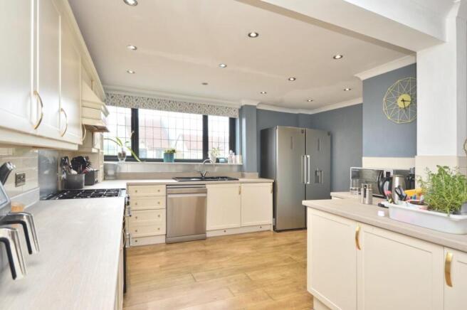 L-Shaped Kitchen/Dining/Family Room