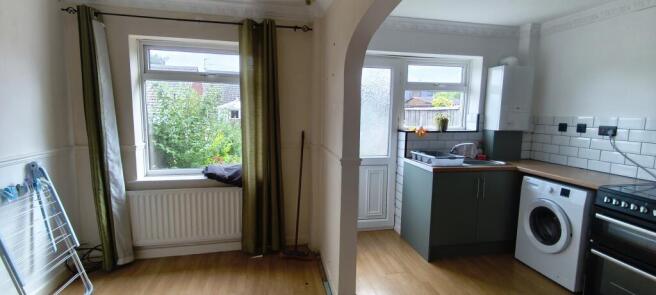 2 bed Terraced to rent Image 5
