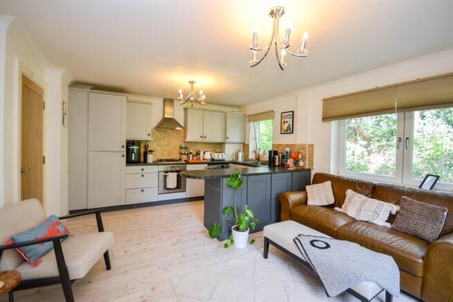 Open-Plan Kitchen/Lo