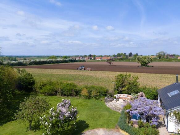 5 bed Detached for sale Image 8