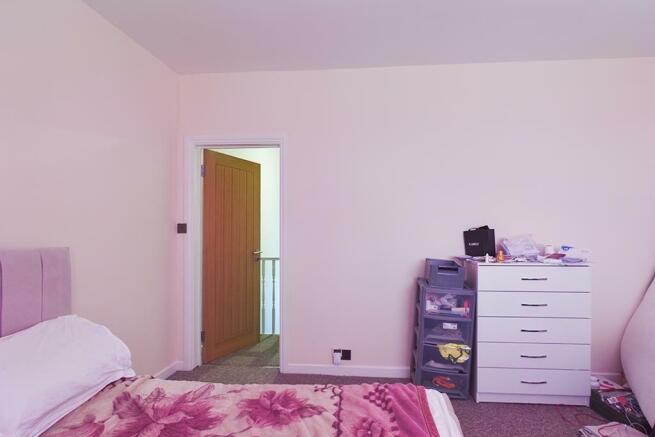 CAM01635G0-PR0036-STILL016.jpg