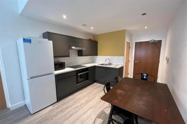 2 bed Apartment to rent Image 5