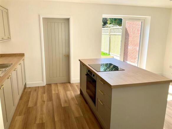 Kitchen pic3.jpg