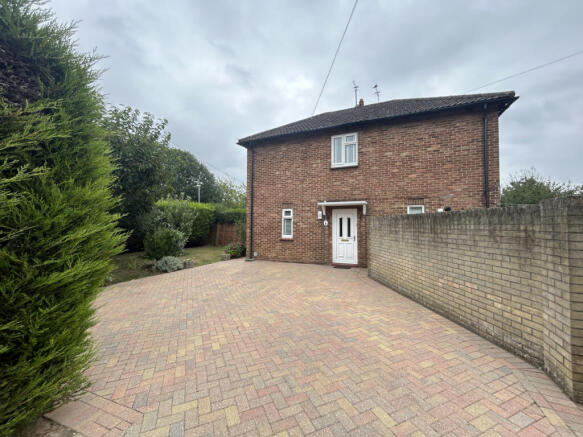 3 bedroom Semi Detached for rent