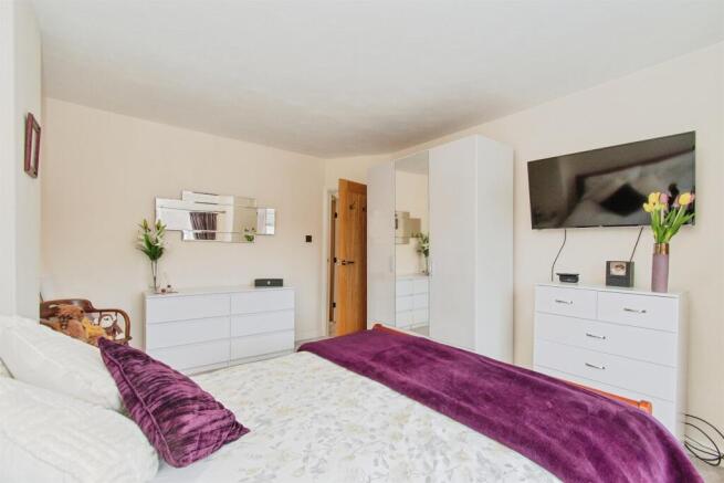 2 bed Semi-Detached for sale Image 11