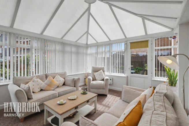 4 bed Detached for sale Image 8