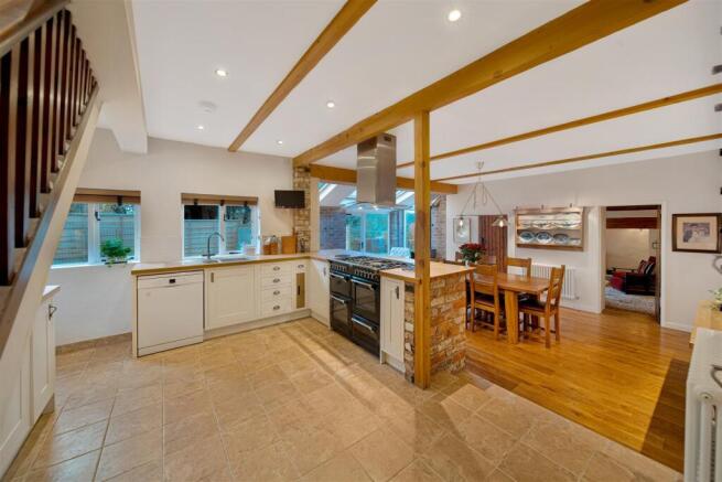 Derwent Cottage - Interior - Wide-1.jpg