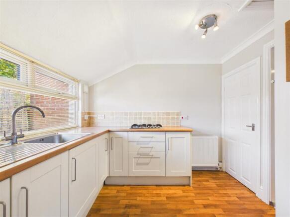 3 bed Semi-Detached for sale Image 6