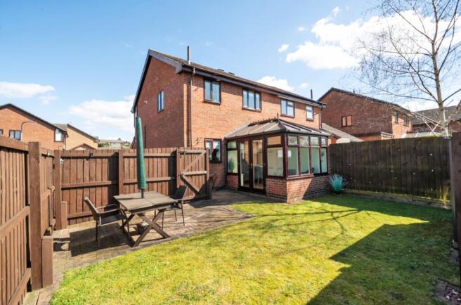 Holly Close, Grantham, Lincolnshire, NG31 photo 4
