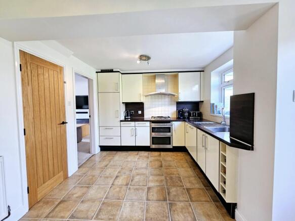 3 bed Link Detached House for sale Image 6