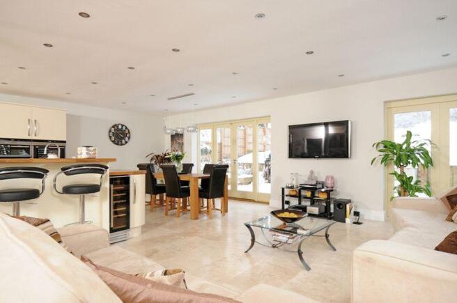 LIVING DINING...