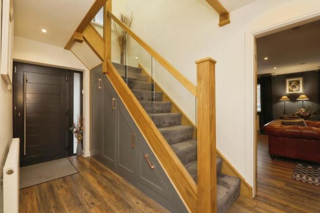 4 bed Detached for sale Image 11