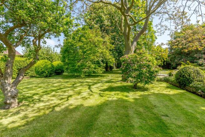 Lawned Gardens
