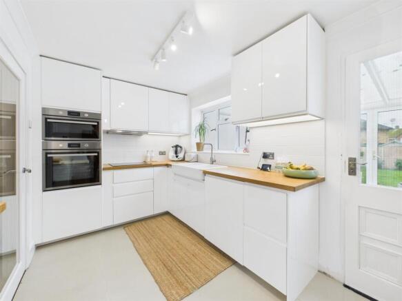 Ashwood Avenue, Uxbridge photo 4