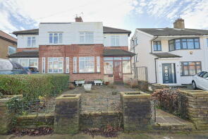 13, Riverdene, Edgware HA8 9TA