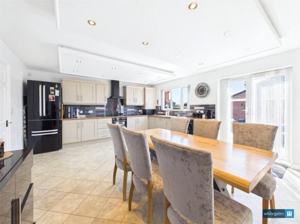 4 bed Semi-Detached for sale Image 10