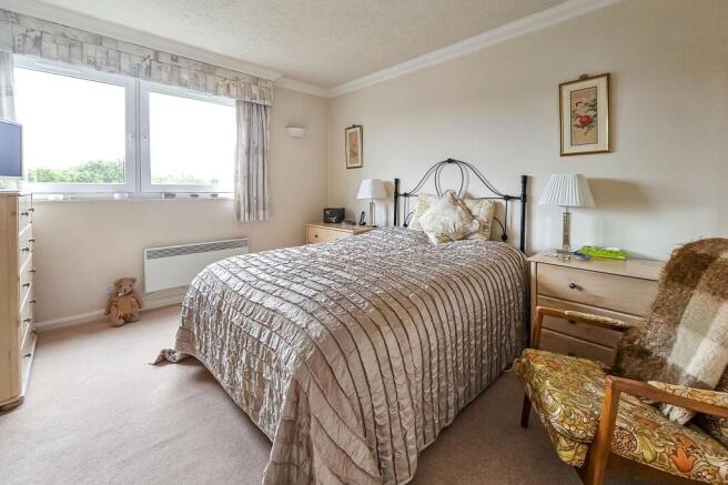 3 bed Flat for sale Image 12