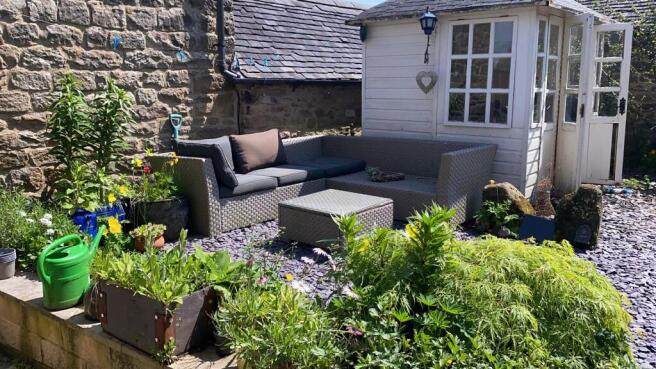 Garden - seating area.JPG