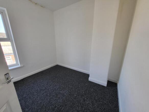 2 bed Terraced to rent Image 7