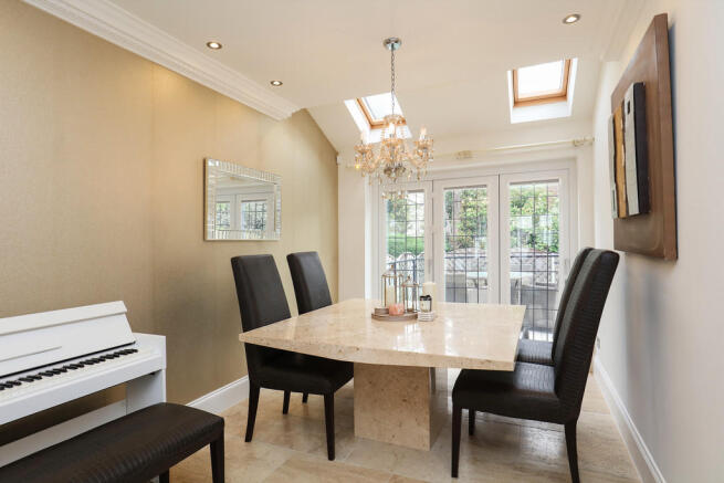 Lounge / Dining R...