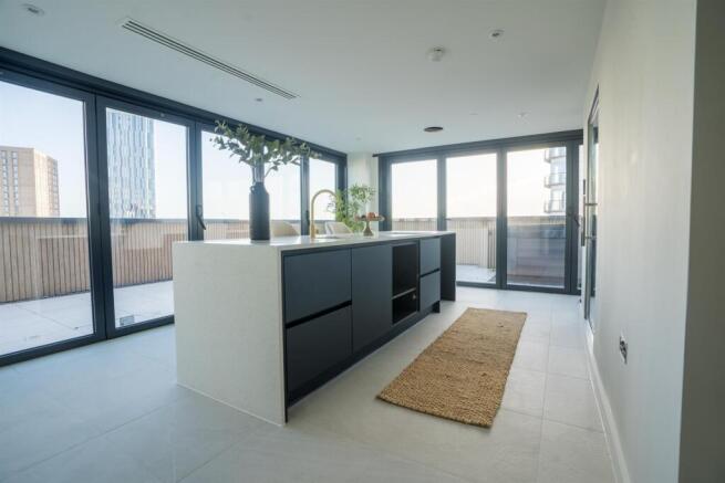 3 bed Duplex to rent Image 11