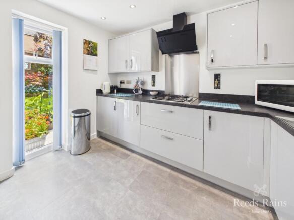 4 bed Detached for sale Image 9