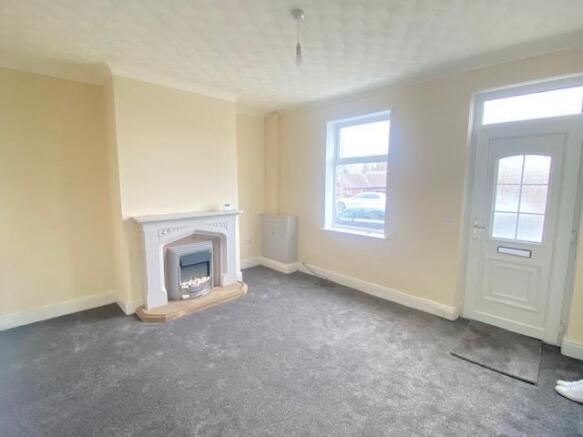 2 bed Terraced to rent Image 5