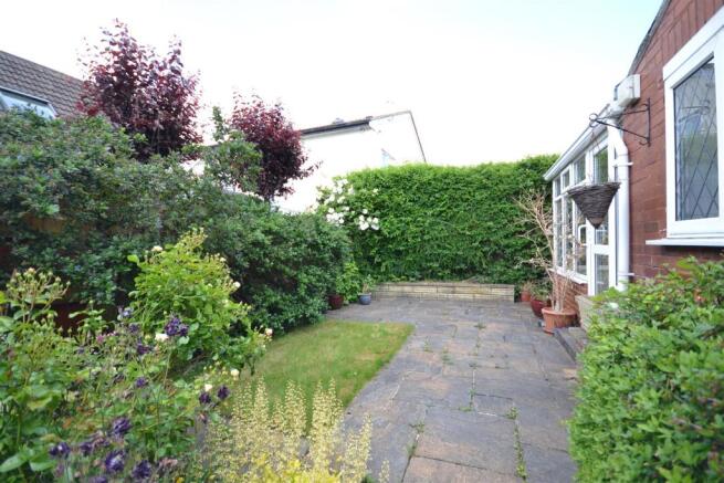 3miltondriveGARDENVIEW3.JPG