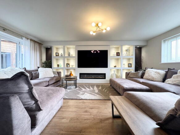4 bed Detached for sale Image 8