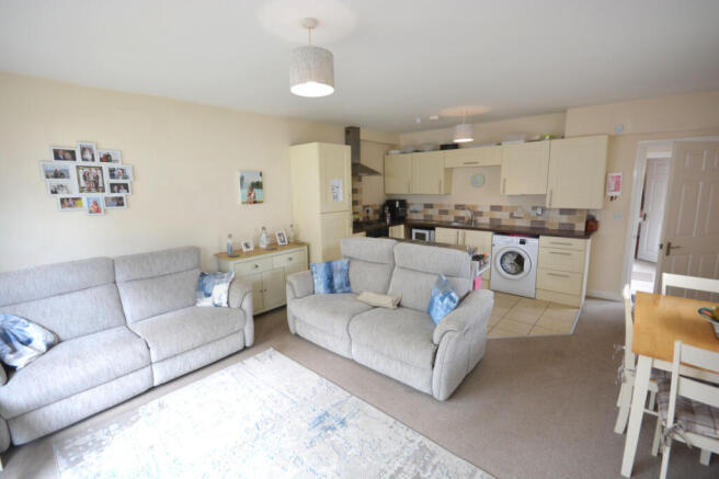 KITCHEN/LOUNGE/DINING ROOM