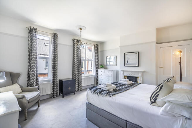 2 bed Terraced to rent Image 5